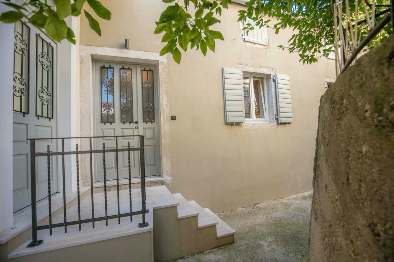 Apartments Villa Adrienne Mali Lošinj Dış mekan fotoğraf