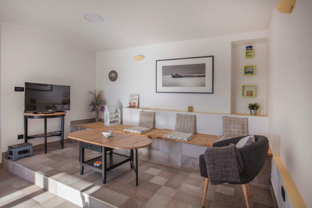 Apartments Villa Adrienne Mali Lošinj Dış mekan fotoğraf