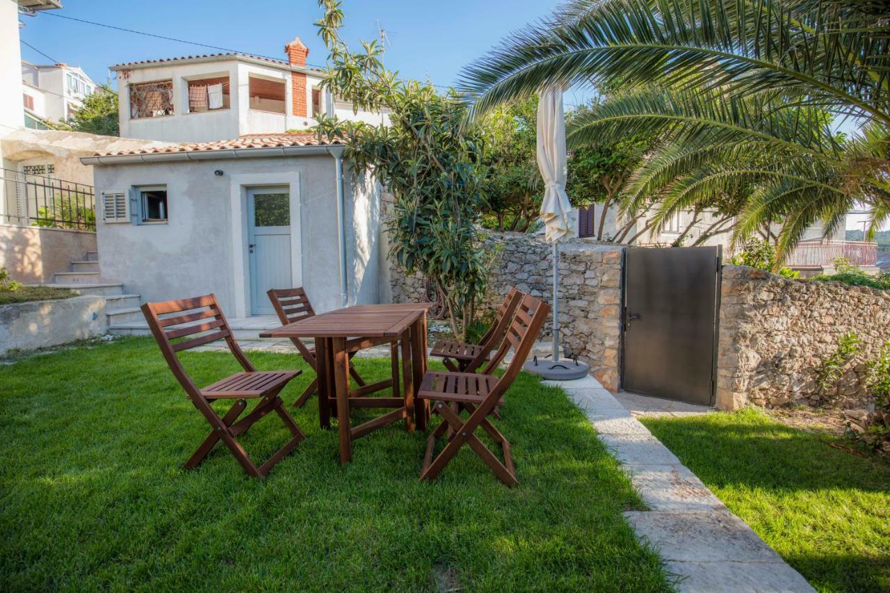 Apartments Villa Adrienne Mali Lošinj Dış mekan fotoğraf